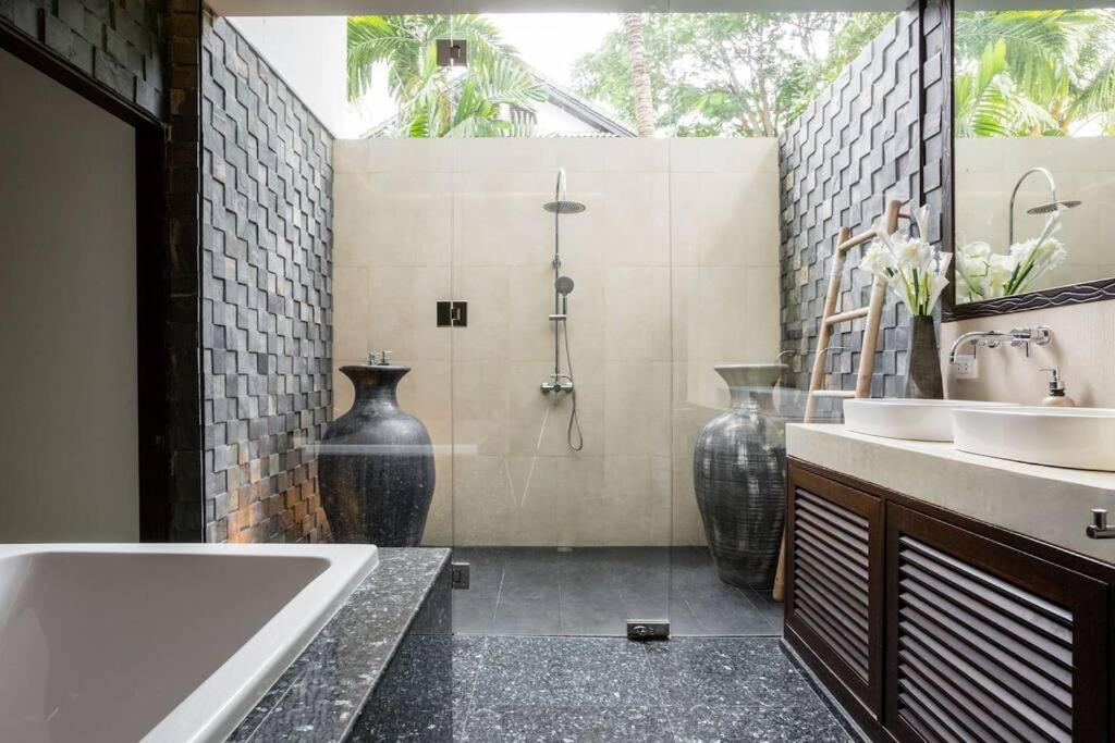 Villa Nirvana - Beachfront Tropical Chic 4Br Haven In Cape Panwa, Phuket Ban Ao Makham Exterior photo